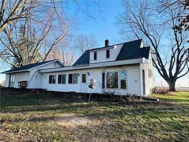 1113 E Division St, Neillsville, WI 54456 - photo 4