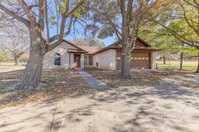 1414 Wendy Ln, Weatherford, TX 76086 - photo 2