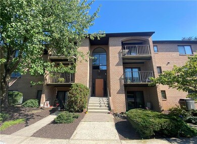 913 Cold Spring Rd unit 10, Allentown, PA 18103 - photo 2