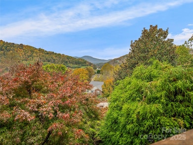 Enjoy the mountain views and privacy