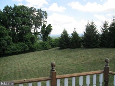 502 Tomlisa Ct, Reading, PA 19608 - photo 4