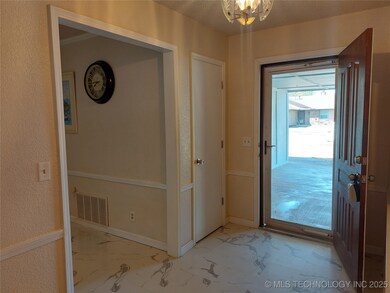 213 W Los Angeles St, Broken Arrow, OK 74011 - photo 4