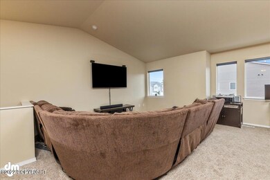 05-Living Room 20220415-DW-4057