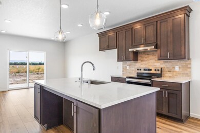 402 Amberly Ave, Grandview, WA 98930 - photo 4