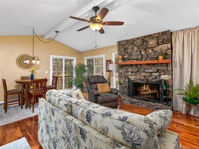 Great flow from the living room to dining area and