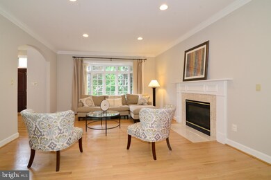 12031 Creekbend Dr, Reston, VA 20194 - photo 4