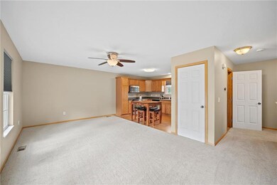 936 Mckinley Ave unit 10, Des Moines, IA 50315 - photo 4