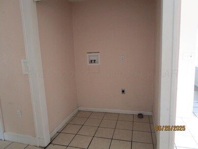 Washer/Dryer Hookups