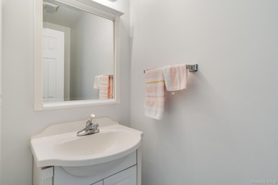 901 Scenic Ln, Poughkeepsie, NY 12603 - photo 4