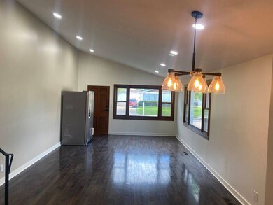 1717 Queens Ct, Carpentersville, IL 60110 - photo 3