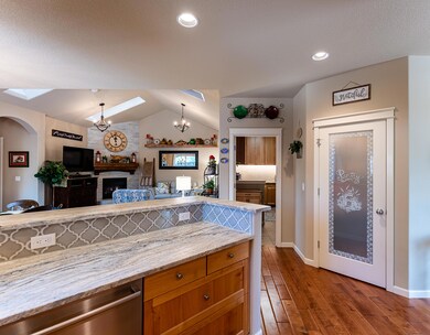 kitchen to live_