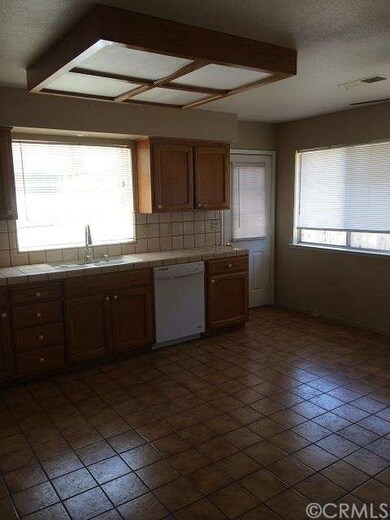 Front Unit - Eat In Kitchen with New Appliances an