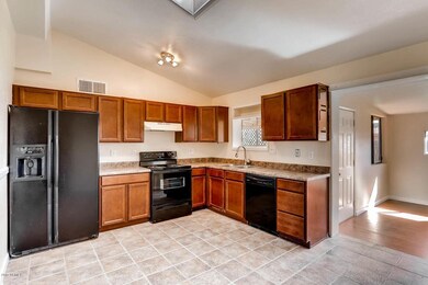 3737 W Seldon Phoenix AZ 85051-large-005