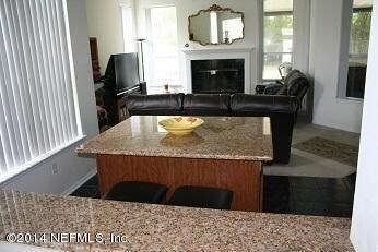 CASUAL DINING