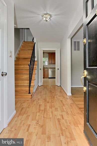 6829 Stoneybrooke Ln, Alexandria, VA 22306 - photo 5