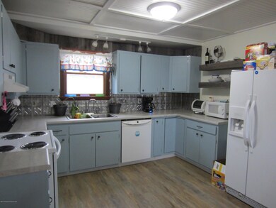 426 Marshbrook Rd, Dalton, PA 18414 - photo 4