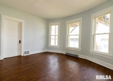 2114 Dixwell St, Davenport, IA 52802 - photo 5