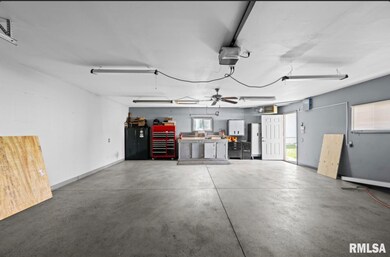 1931 N Howell St, Davenport, IA 52804 - photo 3