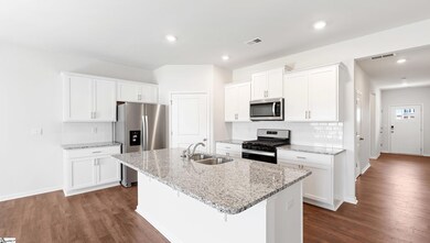 5565 Wellsley Dr, Boiling Springs, SC 29316 - photo 4