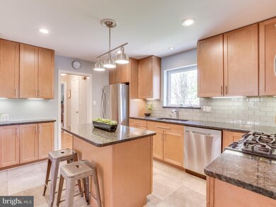 611 Manor Dr NE, Vienna, VA 22180 - photo 5