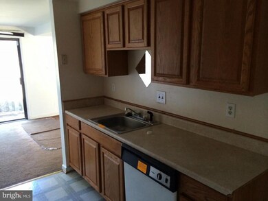 572 Glen Ct unit 35L, Glen Burnie, MD 21061 - photo 2