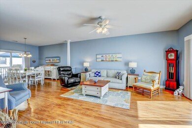 05-SMV_102ABeachDr-05