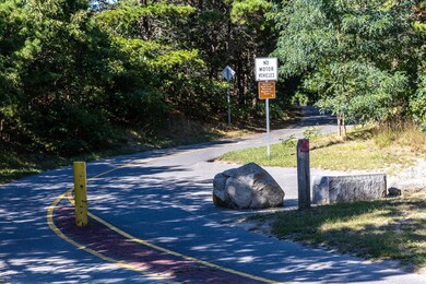 Nearby path to access Bike Path