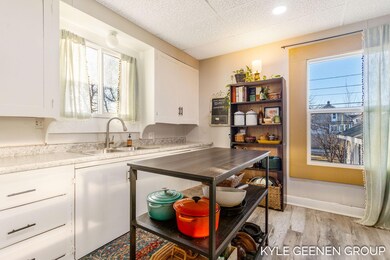 32-web-or-mls-296-w-17th-st
