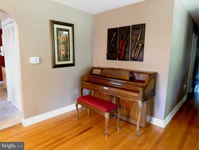 28 Center Ave, Burlington, NJ 08016 - photo 5