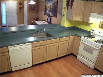 28 Madison Ct, Tinton Falls, NJ 07712 - photo 4