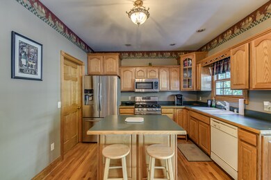 More space to eat at the kitchen island