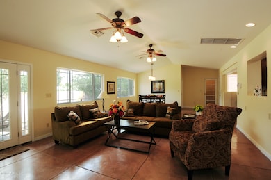 HUGE GREAT ROOM