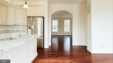 10601 Yorktown Dr, Fairfax, VA 22030 - photo 3