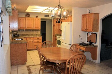 Kitchen & Table