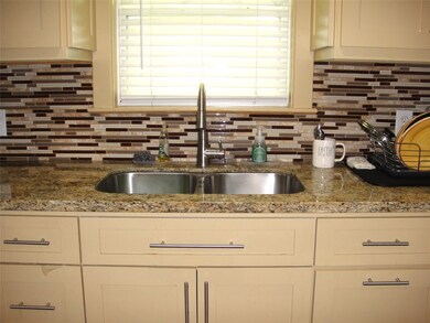 402 Twin Oaks St, Houston, TX 77076 - photo 7