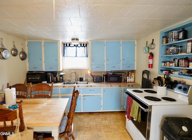 706 2nd St SW unit A, Jamestown, ND 58401 - photo 2