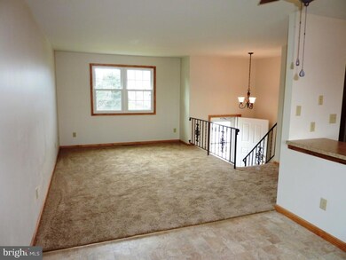 2043 Aspen Ln, Columbia, PA 17512 - photo 4