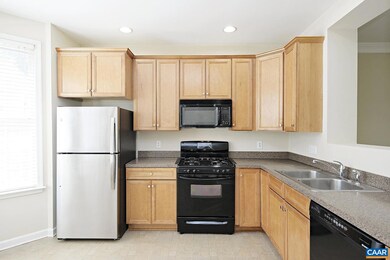 113 Melbourne Park Cir unit D, Charlottesville, VA 22901 - photo 3