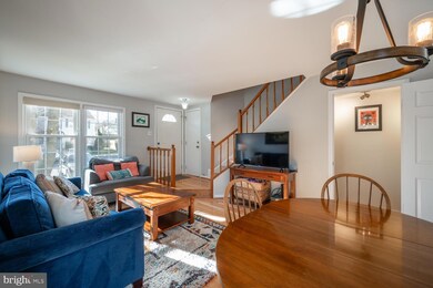 6310 Chimney Wood Ct, Alexandria, VA 22306 - photo 7