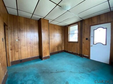 LIVING ROOM - UNIT 182