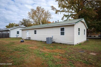 1507 Cherry St, Lamar, MO 64759 - photo 6