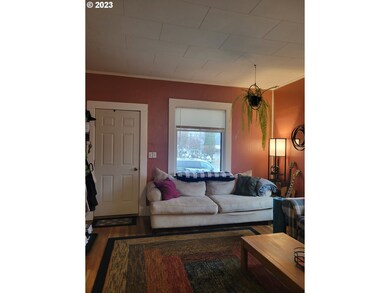 Living Room/Entrance