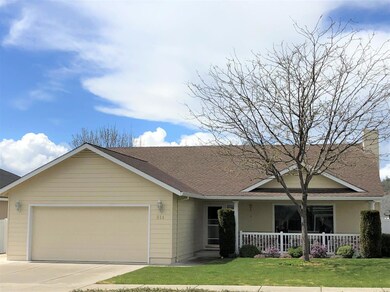 914 Crystal Dr, Eagle Point, OR 97524 - photo 2