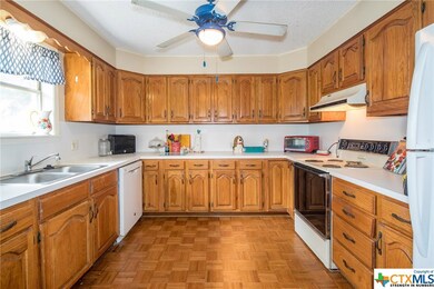 1214 Common St, New Braunfels, TX 78130 - photo 6