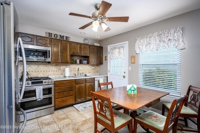 Eat-In-Kitchen