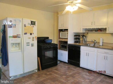 1318 Kenton Rd, Parkville, MD 21234 - photo 5