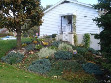 5244 Ridgeway Dr, Zionsville, PA 18092 - photo 6