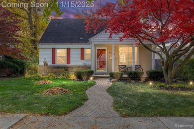 2371 Allard Ave, Grosse Pointe Woods, MI 48236 - photo 2