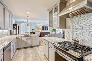 1819 Chippendale Rd, Houston, TX 77018 - photo 6