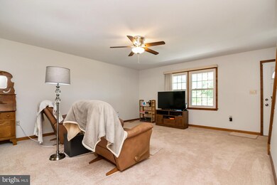 327 E Mountain Rd, Knoxville, MD 21758 - photo 5